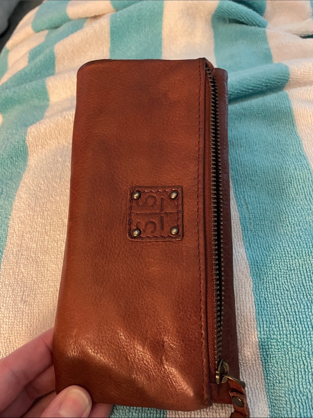 StS ranch distressed leather simple fold-closure of the Baroness Trifold wallet